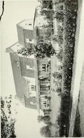An illustration from The Dutch colonial house; its origin, design, modern plan and construction; illustrated with photographs of old examples and American adaptations of the style (1913)