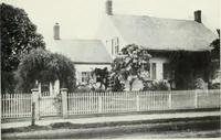 An illustration from The Dutch colonial house; its origin, design, modern plan and construction; illustrated with photographs of old examples and American adaptations of the style (1913)