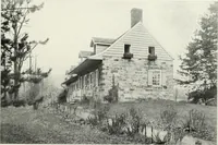 An illustration from The Dutch colonial house; its origin, design, modern plan and construction; illustrated with photographs of old examples and American adaptations of the style (1913)