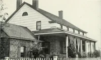 An illustration from The Dutch colonial house; its origin, design, modern plan and construction; illustrated with photographs of old examples and American adaptations of the style (1913)