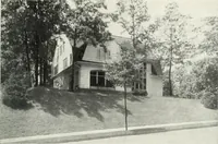 An illustration from The Dutch colonial house; its origin, design, modern plan and construction; illustrated with photographs of old examples and American adaptations of the style (1913)