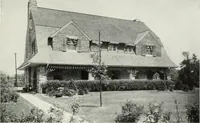 An illustration from The Dutch colonial house; its origin, design, modern plan and construction; illustrated with photographs of old examples and American adaptations of the style (1913)