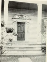 An illustration from The Dutch colonial house; its origin, design, modern plan and construction; illustrated with photographs of old examples and American adaptations of the style (1913)