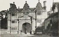 An illustration from Early renaissance architecture in England : a historical and descriptive account of the Tudor, Elizabethan, and Jacobean periods, 1500-1625 : for the use of students and others (1914)