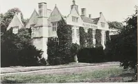 An illustration from Early renaissance architecture in England : a historical and descriptive account of the Tudor, Elizabethan, and Jacobean periods, 1500-1625 : for the use of students and others (1914)