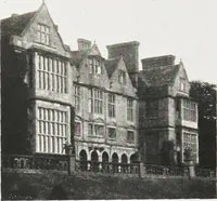 An illustration from Early renaissance architecture in England : a historical and descriptive account of the Tudor, Elizabethan, and Jacobean periods, 1500-1625 : for the use of students and others (1914)