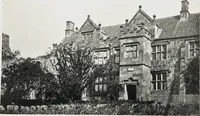 An illustration from Early renaissance architecture in England : a historical and descriptive account of the Tudor, Elizabethan, and Jacobean periods, 1500-1625 : for the use of students and others (1914)
