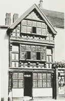 An illustration from Early renaissance architecture in England : a historical and descriptive account of the Tudor, Elizabethan, and Jacobean periods, 1500-1625 : for the use of students and others (1914)