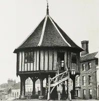 An illustration from Early renaissance architecture in England : a historical and descriptive account of the Tudor, Elizabethan, and Jacobean periods, 1500-1625 : for the use of students and others (1914)