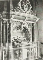 An illustration from Early renaissance architecture in England : a historical and descriptive account of the Tudor, Elizabethan, and Jacobean periods, 1500-1625 : for the use of students and others (1914)