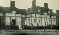 An illustration from Garden city houses and domestic interior details (1913)