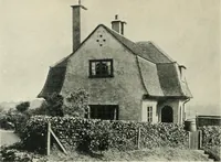 An illustration from Garden city houses and domestic interior details (1913)