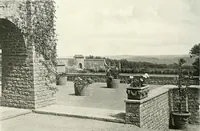 An illustration from Gardens, old and new; the country house & its garden environment (1900)