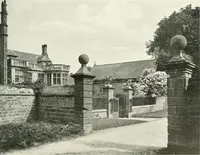 Picture 253 of 434 from Gardens, old and new; the country house & its garden environment (1900), leaf 204
