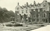 An illustration from Gardens, old and new; the country house & its garden environment (1900)
