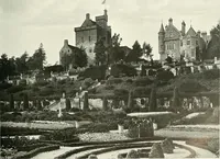Picture 50 of 434 from Gardens, old and new; the country house & its garden environment (1900), leaf 50
