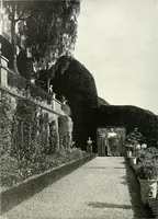 An illustration from Gardens, old and new; the country house & its garden environment (1900)
