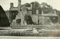 An illustration from Gardens, old and new; the country house & its garden environment (1900)