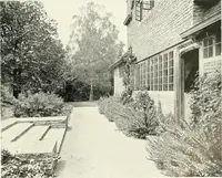 An illustration from Gardens, old and new; the country house & its garden environment (1900)