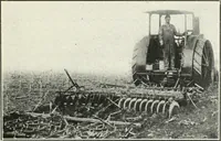 An illustration from The modern gas tractor, its construction, utility, operation and repair; a practical treatise defining every branch of up-to-date gas tractor engineering, driving and maintenance in a non-technical manner. Considers fully all types of power plants and their components, methods of drive and speed changing mechanisms. Describes design and construction of all parts, their installation and adjustment as well as practical application of tractors in the field (1914)