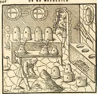 Picture 222 of 293 from Georgii Agricolae De re metallica libri XII. qvibus officia, instrumenta, machinae, ac omnia deni ad metallicam spectantia, non modo luculentissimè describuntur, sed & per effigies, suis locis insertas, adiunctis latinis, germanicis appellationibus ita ob oculos ponuntur, ut clarius tradi non possint. Eivsdem De animantibvs svbterraneis liber, ab autore recognitus: cum indicibus diuersis, quicqiuid in opere tractatum est, pulchré demonstrantibus (1556), leaf 365