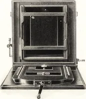 An illustration from Three-colour photography : three-colour printing and the production of photographic pigment pictures in natural colours (1904)