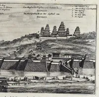Picture 39 of 43 from Gedenkwaerdige gesantschappen der Oost-Indische maatschappy in't Vereenigde Nederland, aan de kaisaren van Japan : vervatende wonderlyke voorvallen op de togt der Nederlandtsche gesanten : beschryving van de dorpen, sterkten, steden, landtschappen, tempels, gods-diensten, dragten, gebouwen, dieren, gewasschen, bergen, fonteinen, vereeuwde en nieuwe oorlogs-daaden der Japanders : verçiert met een groot getal afbeeldsels in Japan geteikent : getrokken uit de geschriften en reis-aanteikeningen der zelve gesanten (1669), leaf 494