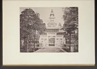 An illustration from Illustrations of China and its people : a series of two hundred photographs, with letterpress descriptive of the places and people represented. (1873)