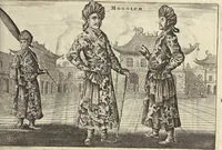 An illustration from Het gezandtschap der Neêrlandtsche Oost-Indische Compagnie, aan den grooten Tartarischen Cham, den tegenwoordigen keizer van China : waar in de gedenkwaerdigste geschiedenissen, die onder het reizen door de Sineesche landtschappen, Quantung, Kiangsi, Nanking, Xantung en Peking, en aan het keizerlyke hof te Peking, zedert den jaare 1655 tot 1657 zyn voorgevallen, op het bondigste verhandelt worden : beneffens een naauwkeurige beschryvinge der Sineesche steden, dorpen, regeering, weetenschappen, handwerken, zeden, godsdiensten, gebouwen, drachten, scheepen, bergen, gewaffen, dieren, &c. en oorlogen tegen de Tarters : verçiert met over de 150 afbeeldtsels, na 't leven in Sina (1693)