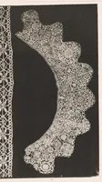 An illustration from La dentelle; 30 photographies d'après nature reproduites en phototypie (1884)