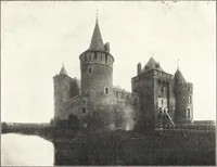 Picture 164 of 351 from Oud-Nederlandsche steden in haar ontstaan, groei en ontwikkeling (1909), leaf 260