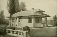 An illustration from Guaranteed building plans with interior views and details : a standard collection of new, original and artistic designs of cottages, bungalows, residences and flats of frame, brick, cement, plaster, concrete blocks, hollow tile, stucco, etc. and farm buildings of all descriptions together with interior and exterior details and interior views arranged and described by William A. Radford. (1915)