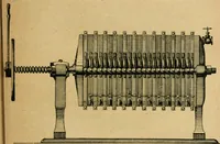An illustration from Handbuch der Farbenfabrikation. Lehrbuch der Fabrikation, Untersuchung und Verwendung aller in der Praxis vorkommenden Körperfarben (1922)