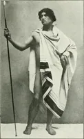 An illustration from Histoire du costume antique d'après des études sur le modèle vivant (1922)
