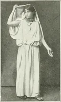 An illustration from Histoire du costume antique d'après des études sur le modèle vivant (1922)