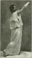 An illustration from Histoire du costume antique d'après des études sur le modèle vivant (1922)