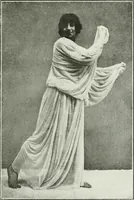 An illustration from Histoire du costume antique d'après des études sur le modèle vivant (1922)
