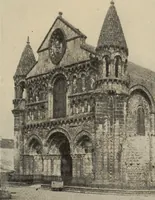 An illustration from History of art (1921)