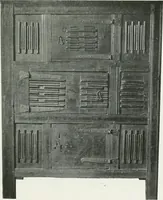 An illustration from A history of oak furniture (1920)