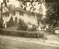 An illustration from Homes of moderate size; a collection of photographs and plans of modern suburban and country homes, following the colonial, Italian and English architectural styles, and arranged accordingly (1921)