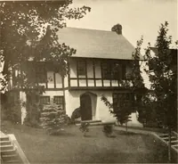 An illustration from Homes of moderate size; a collection of photographs and plans of modern suburban and country homes, following the colonial, Italian and English architectural styles, and arranged accordingly (1921)