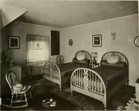 An illustration from Homes of moderate size; a collection of photographs and plans of modern suburban and country homes, following the colonial, Italian and English architectural styles, and arranged accordingly (1921)