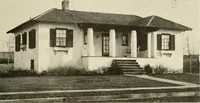 An illustration from Homes of moderate size; a collection of photographs and plans of modern suburban and country homes, following the colonial, Italian and English architectural styles, and arranged accordingly (1921)