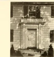 An illustration from Homes of moderate size; a collection of photographs and plans of modern suburban and country homes, following the colonial, Italian and English architectural styles, and arranged accordingly (1921)