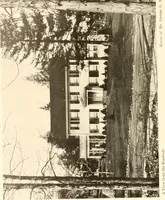 An illustration from Homes of moderate size; a collection of photographs and plans of modern suburban and country homes, following the colonial, Italian and English architectural styles, and arranged accordingly (1921)