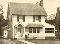 An illustration from Homes of moderate size; a collection of photographs and plans of modern suburban and country homes, following the colonial, Italian and English architectural styles, and arranged accordingly (1921)