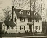 An illustration from Homes of moderate size; a collection of photographs and plans of modern suburban and country homes, following the colonial, Italian and English architectural styles, and arranged accordingly (1921)