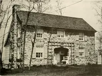 An illustration from Homes of moderate size; a collection of photographs and plans of modern suburban and country homes, following the colonial, Italian and English architectural styles, and arranged accordingly (1921)
