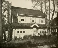 An illustration from Homes of moderate size; a collection of photographs and plans of modern suburban and country homes, following the colonial, Italian and English architectural styles, and arranged accordingly (1921)