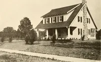 An illustration from Homes of moderate size; a collection of photographs and plans of modern suburban and country homes, following the colonial, Italian and English architectural styles, and arranged accordingly (1921)
